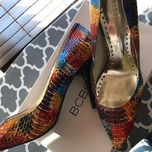 BCBG multicolor heels